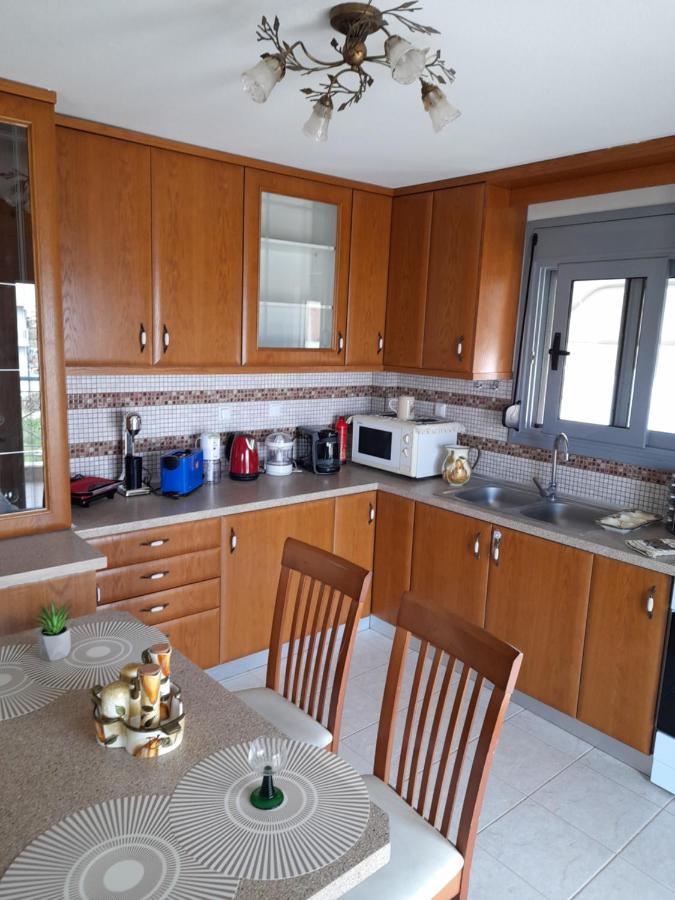 Dominikis Appartment Néa Péramos Esterno foto