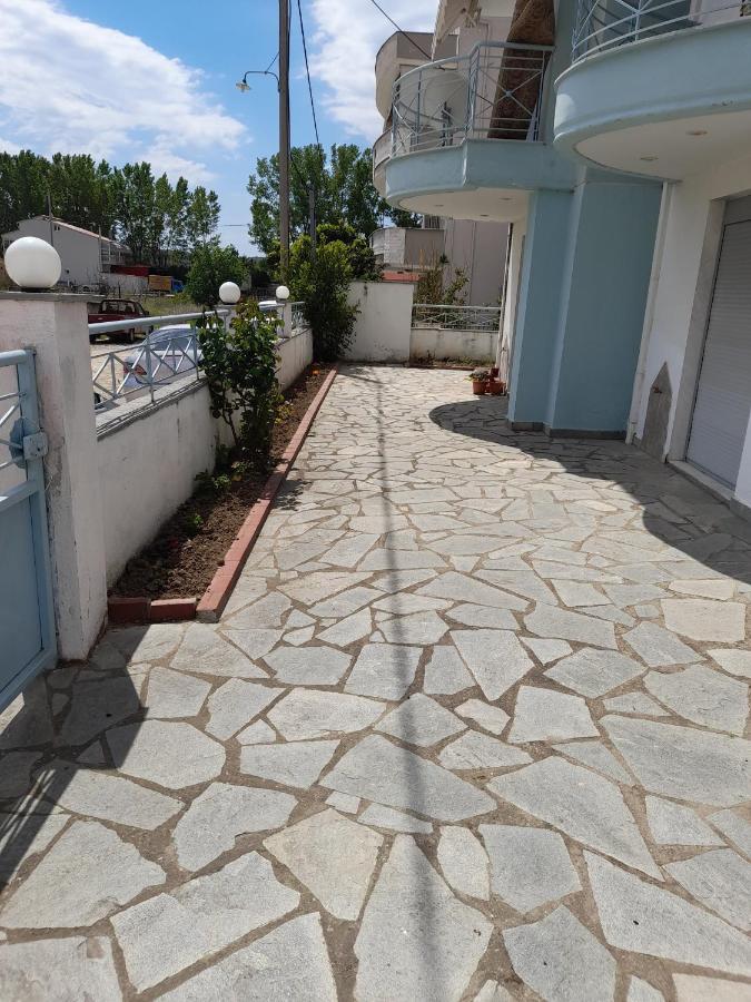 Dominikis Appartment Néa Péramos Esterno foto