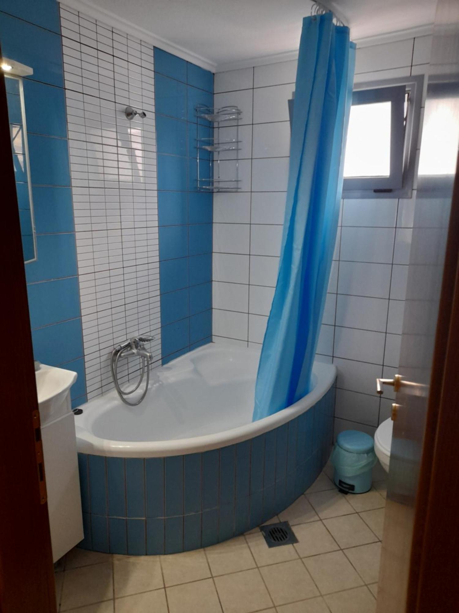 Dominikis Appartment Néa Péramos Esterno foto