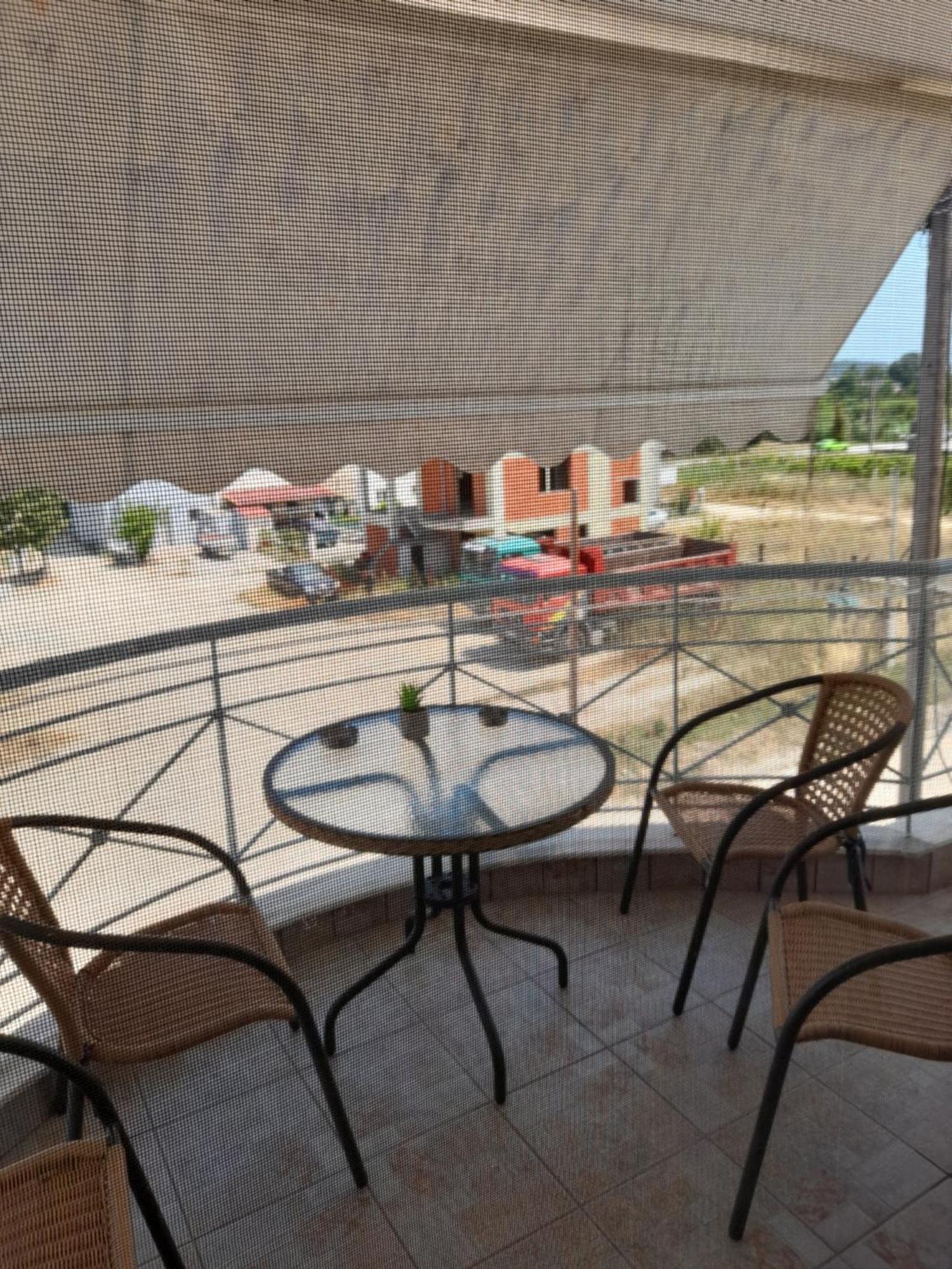 Dominikis Appartment Néa Péramos Esterno foto