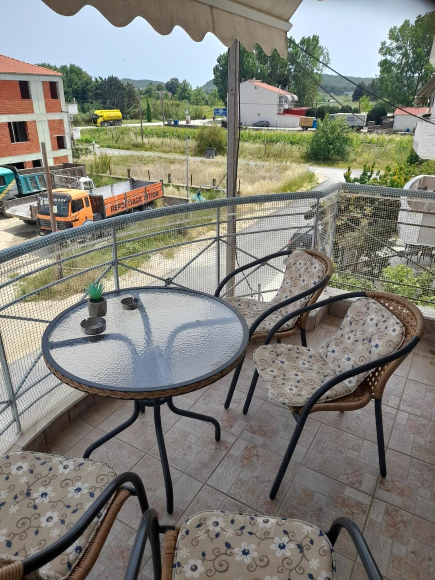 Dominikis Appartment Néa Péramos Esterno foto